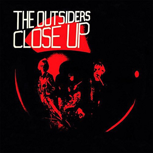 OUTSIDERS - CLOSE UP