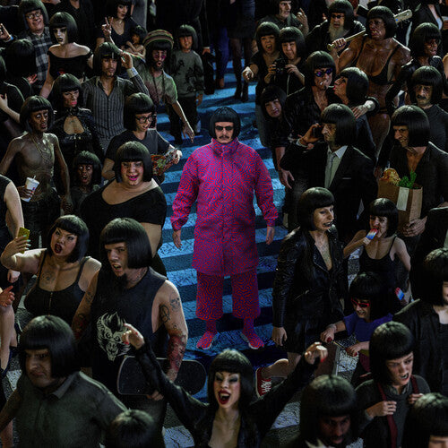 Oliver Tree – Alone In A Crowd